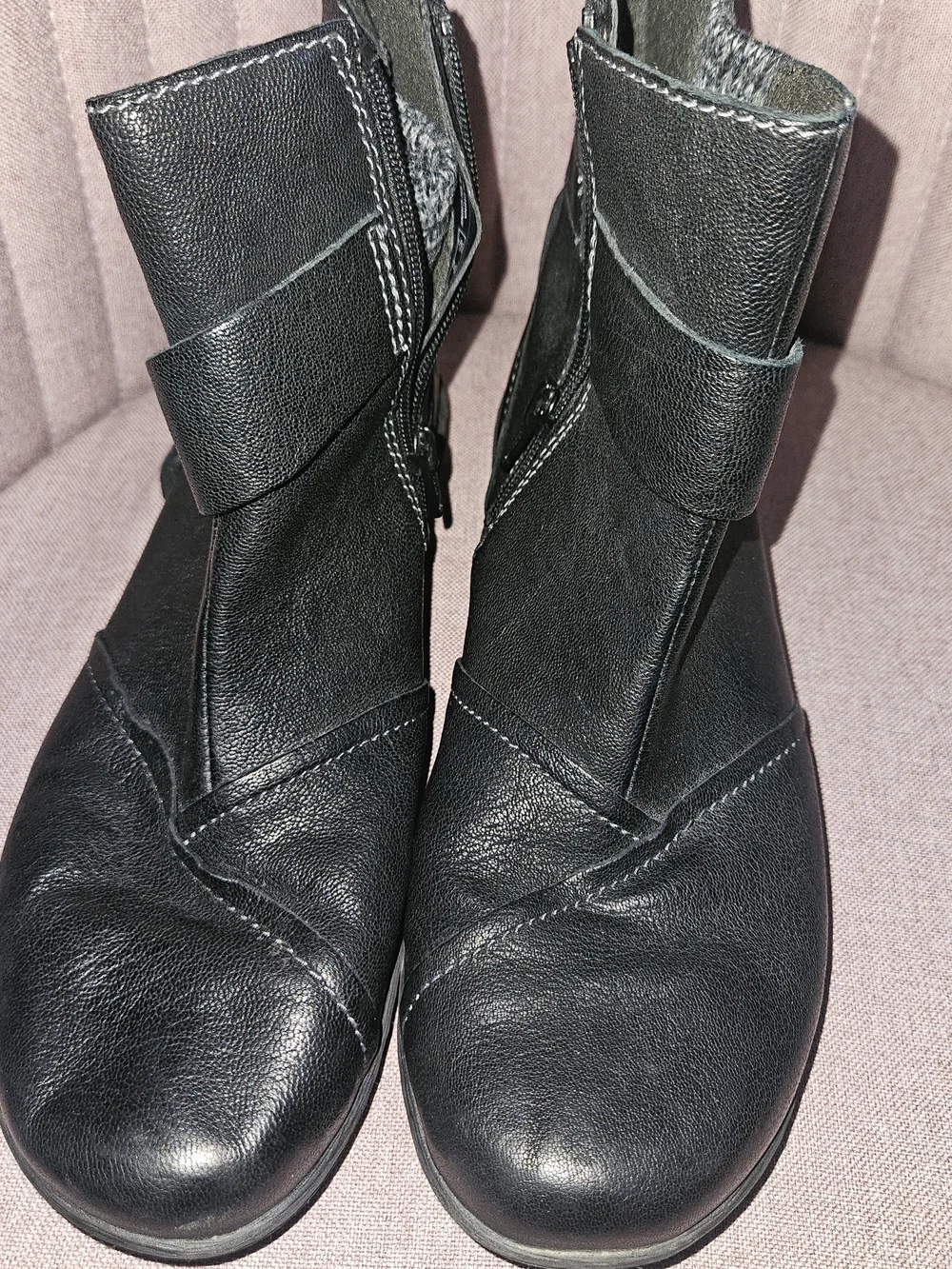 Clarks Carleigh Dalia Black Leather Ankle Zip Booties